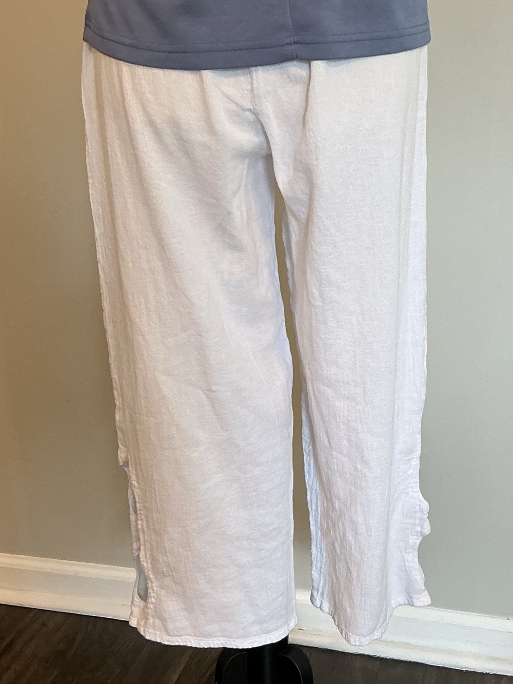 Oh My Gauze! White Cropped Gauze Capris